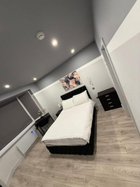 Letzi Private En-Suite, Near Heathrow Airport T3
